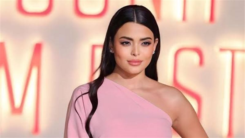 الفنانة أسماء جلال