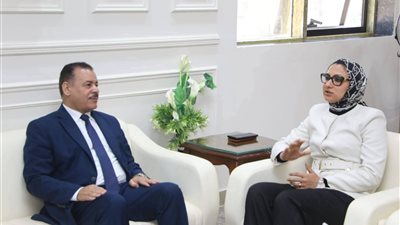 محافظ الوادي الجديد تبحث إنشاء مستشفى جامعي وتدفع بمشروعات تطوير البنية التحتية