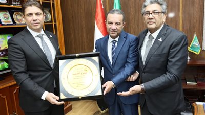 محافظ المنوفية يستقبل الهيئة البرلمانية لحزب حماة الوطن للتهنئة بالمنصب الجديد 