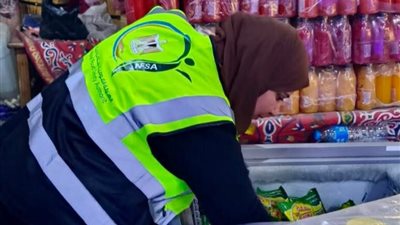 ضبط طن زبيب و5640 عبوة غزل البنات غير صالحة للاستهلاك بالغربية