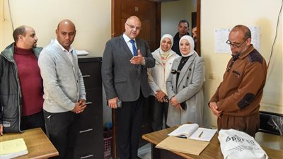 محافظ الإسكندرية يتفقد إدارة خدمة المواطنين ومركز خدمات مصر لمتابعة مستوى الخدمات