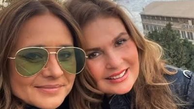 يسرا تشيد بنيللي كريم في 