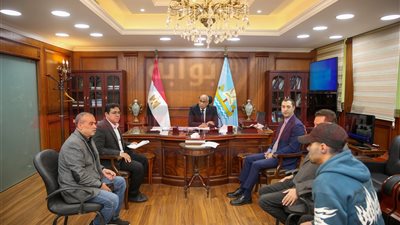 محافظ كفرالشيخ يناقش شكاوى المواطنين