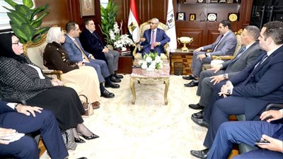 محافظ بني سويف يستقبل أعضاء مجلس النواب لتهنئته بتوليه مهام منصبه