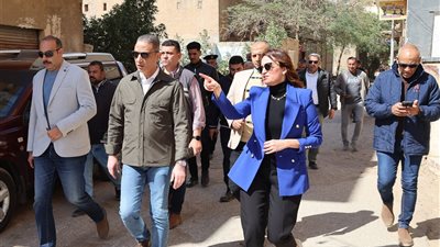 محافظ الجيزة يتفقد منطقة نزلة السمان لمتابعة مشروعات التطوير بالمناطق المحيطة بالأهرامات