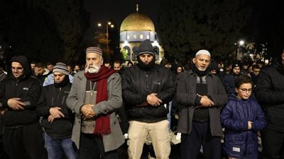 40 ألف مصلٍّ يؤدون صلاتي العشاء والتراويح في المسجد الأقصى