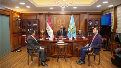 محافظ كفر الشيخ يبحث آليات دعم الاستثمار وتمكين المشروعات