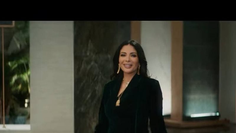 الفنانة مني زكي 