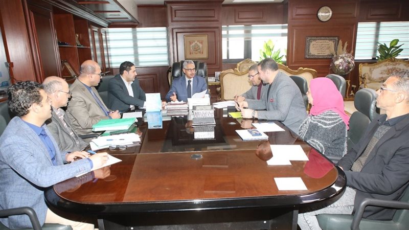 اجتماع محافظ بنى