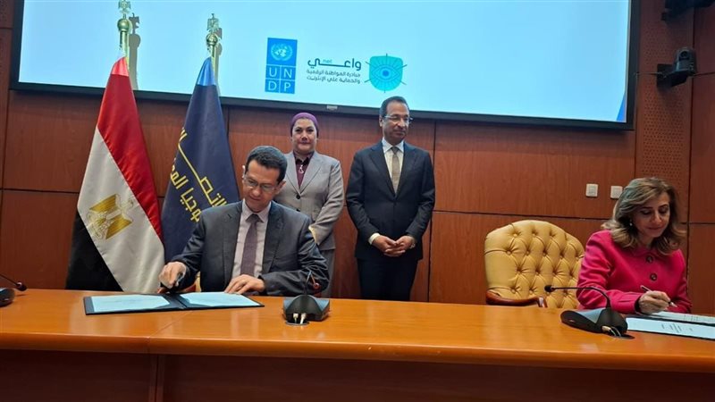 خلال توقيع التعاون