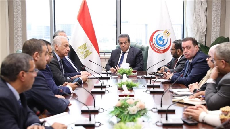 اجتماع وزير الصحة