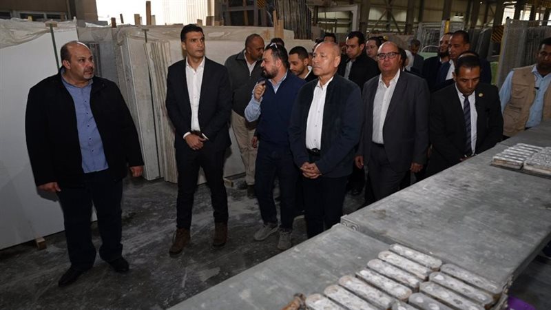 وزير الصناعة ومحافظ