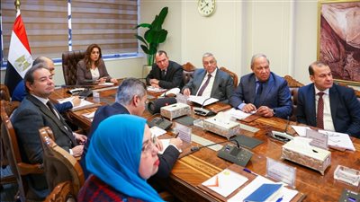 وزيرة التنمية المحلية والبيئة تتابع مع جهازي البيئة وإدارة المخلفات وخطط المرحلة المقبلة