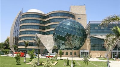 سفير قطر بالقاهرة يزور مستشفى سرطان الأطفال 57357