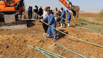 تحطيم خطوط مياه الشرب المخالفة بطول 4 كيلو بالفيوم 