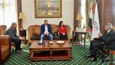 رئيس الأعلى للإعلام يلتقي وفد قناة 