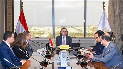 وزير التموين يمد ساعات صرف المنحة الإضافية حتى منتصف الليل ويشدد على توافر السلع