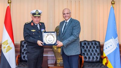 محافظ الإسكندرية يستقبل قائد القوات البحرية بديوان عام المحافظة