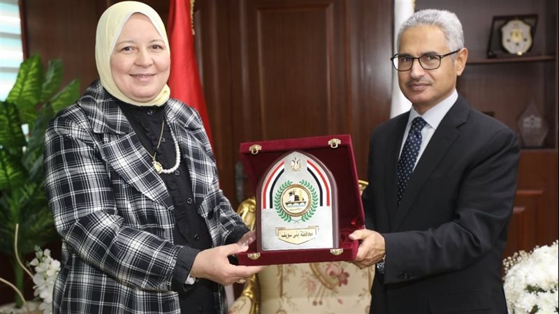 محافظ بنى سويف يكرم