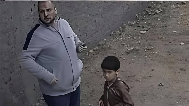 الطفل ووالده أثناء