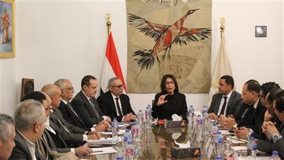 وزيرة الثقافة تلتقي قيادات الوزارة ورؤساء القطاعات