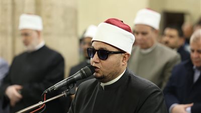 في الليلة العاشرة من رمضان.. آلاف المصلين يتوافدون إلى الجامع الأزهر