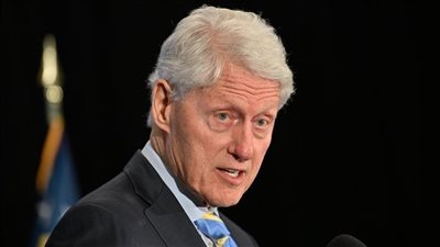 بيل كلينتون يدلي بشهادته في قضية إبستين.. ماذا قال؟
