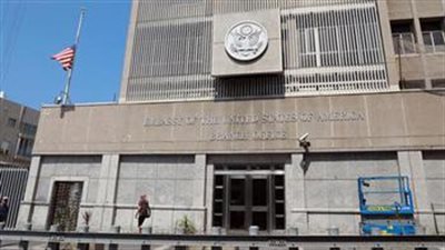 السفارة الأمريكية في إسرائيل تطالب موظفيها وعائلاتهم بالبقاء قرب الملاجئ