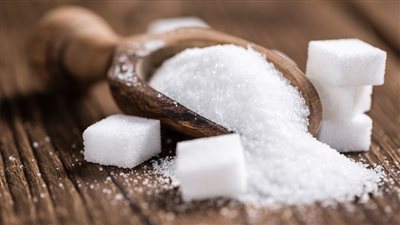 تراجع أسعار السكر العالمية مع توقعات فائض الإنتاج