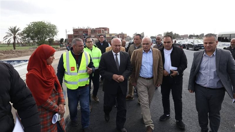 وزير النقل خلال التفقد