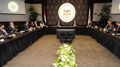 وزيرا الاستثمار والصناعة يجتمعان مع بنوك الاستثمار 