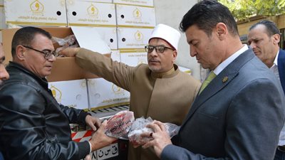 اللواء عبدالله الديب يشهد استلام 5 أطنان لحوم لتوزيعها على الأسر الأولى بالرعاية