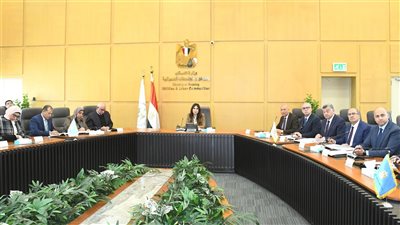 وزيرة الإسكان تتابع منظومة العمل بقطاع مياه الشرب والصرف الصحي 