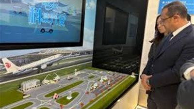 رئيس القابضة للمطارات يتابع المستجدات الإقليمية من داخل غرفة الأزمات