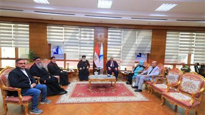 رئيس جامعة كفر الشيخ يستقبل وفدًا كنسيًا للتهنئة بشهر رمضان المبارك