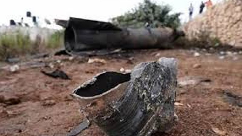 سقوط شظايا صاروخين