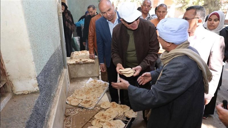 محافظ المنيا خلال