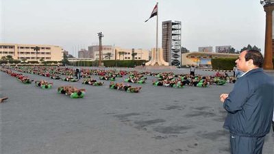 السيسي يفاجئ طلبة الكلية الحربية فجرا ويشاركهم في تدريباتهم