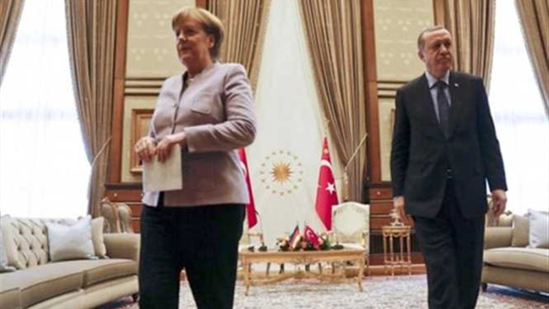 أردوغان ينتقد ميركل