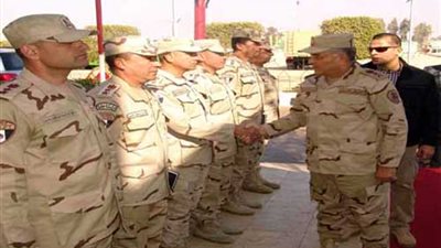 رئيس الأركان يتفقد الاستعداد القتالى لوحدات المدفعية