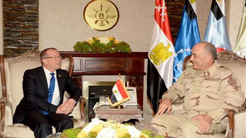 رئيس الأركان يلتقي