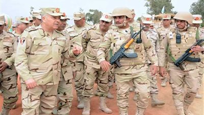 بالصور.. الفريق محمود حجازى يتفقد منظومة إعداد وتدريب قوات إنفاذ القانون بالجيش الثاني الميداني