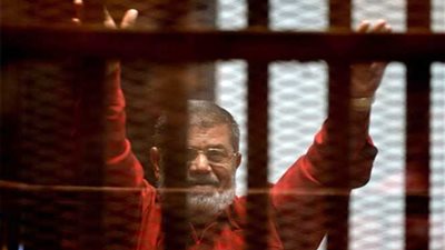 الأمور المستعجلة تقضي بعدم اختصاصها بسحب نياشين وأوسمة المعزول