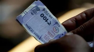الروبية الهندية تهبط لأدنى مستوى لها في شهر تأثرا بالحرب الإيرانية