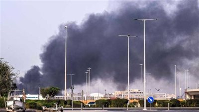 احتواء حريق بموقع محطة خزانات للوقود في أبوظبي بعد استهدافه بطائرة مسيرة