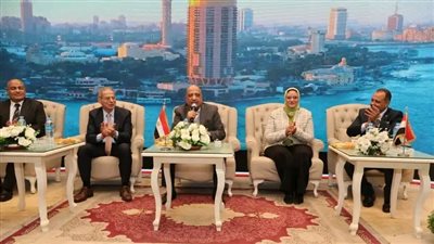 وزير الكهرباء يشارك العاملين بالشركات والنقابة العامة للمرافق إفطارهم الجماعي