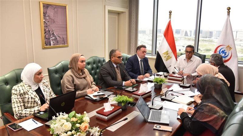 اجتماع وزير الصحة