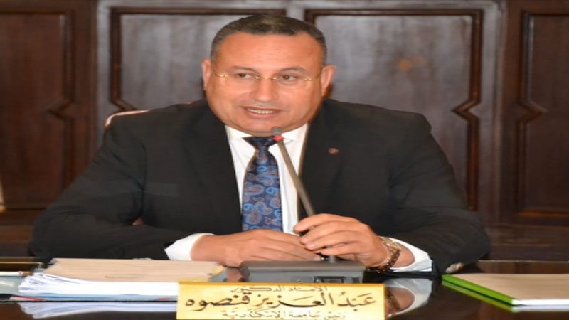 الدكتور عبد العزيز