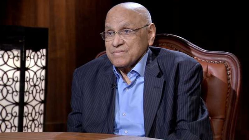 الكاتب والروائي يوسف