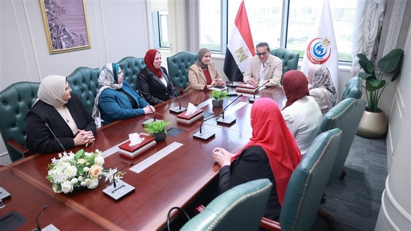 اجتماع وزير الصحة